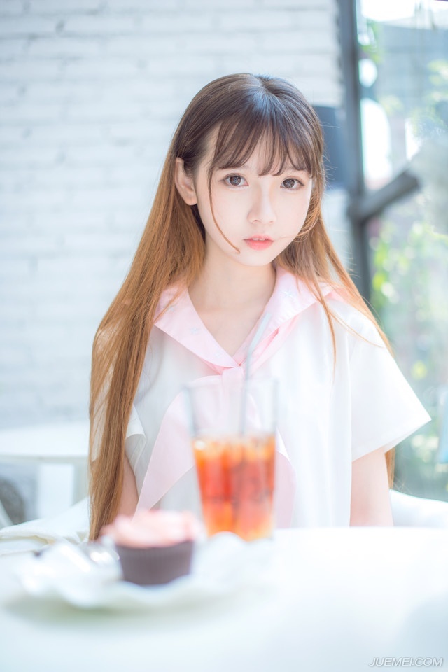 “夫君~”一名美妇带着一股慵懒的风情来到刘璝身后，轻声唤道。